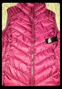 Glaciers Edge puffer vest. Nwt.Womans size medium.